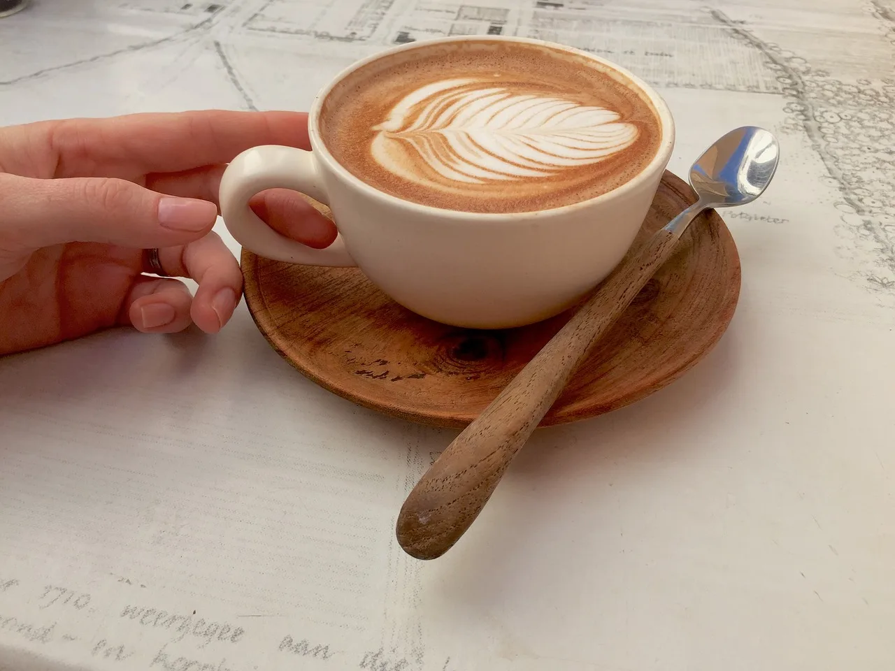 Kahve dükkanı iç mekan cappuccino fotoğrafı