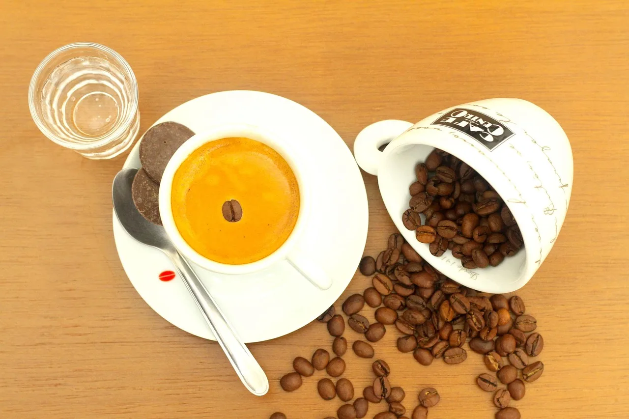 Kahve espresso cappuccino sabah fotoğrafı - sıcak içecek