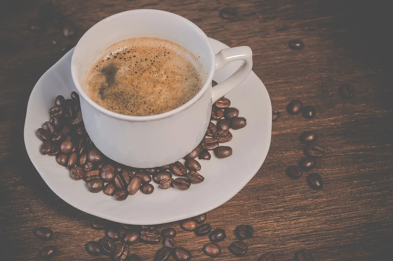 Kahve fincanı espresso ve çekirdek detayları Kahve fincanı espresso ve çekirdek detayları