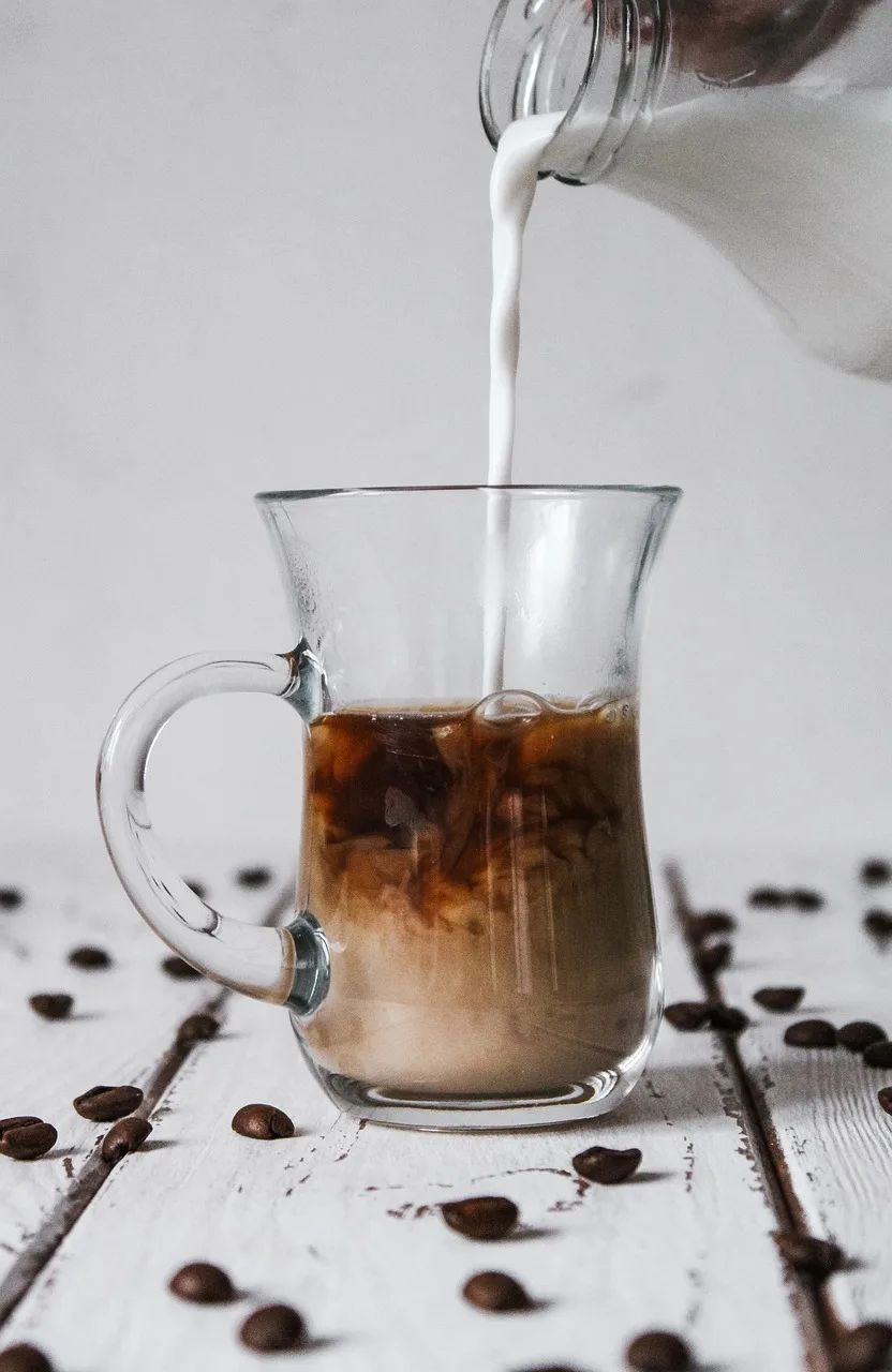 Kahve fincanı ve cappuccino - sıcak içecek