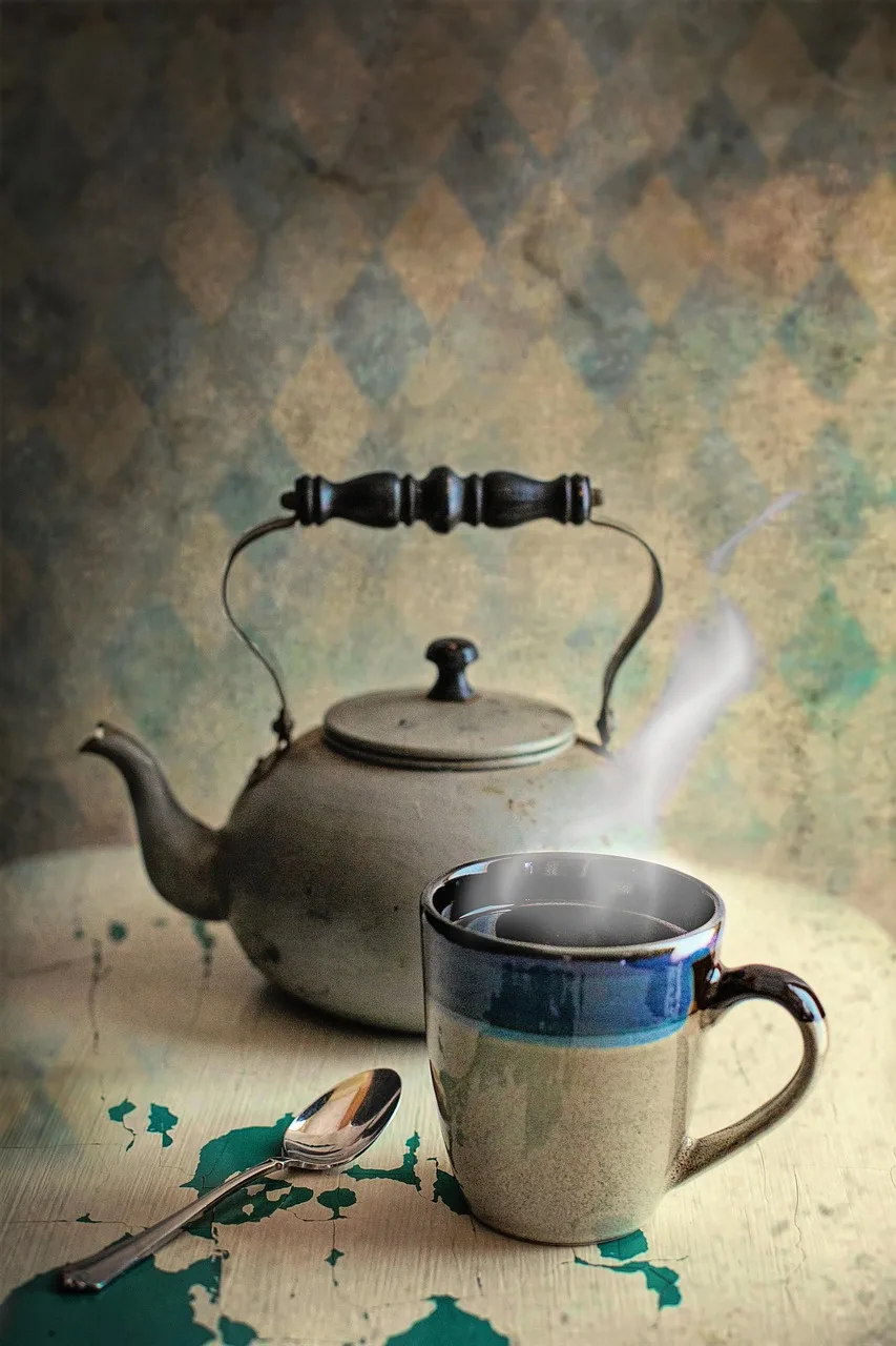 Kahve fincanı ve çay bardağı sabah içeceği