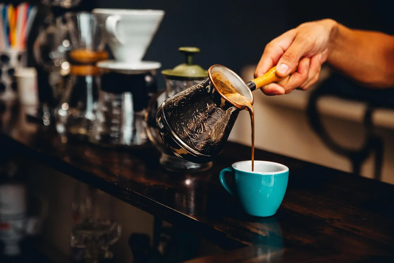Kahve fincanı ve espresso aroması - barista dokunuşu