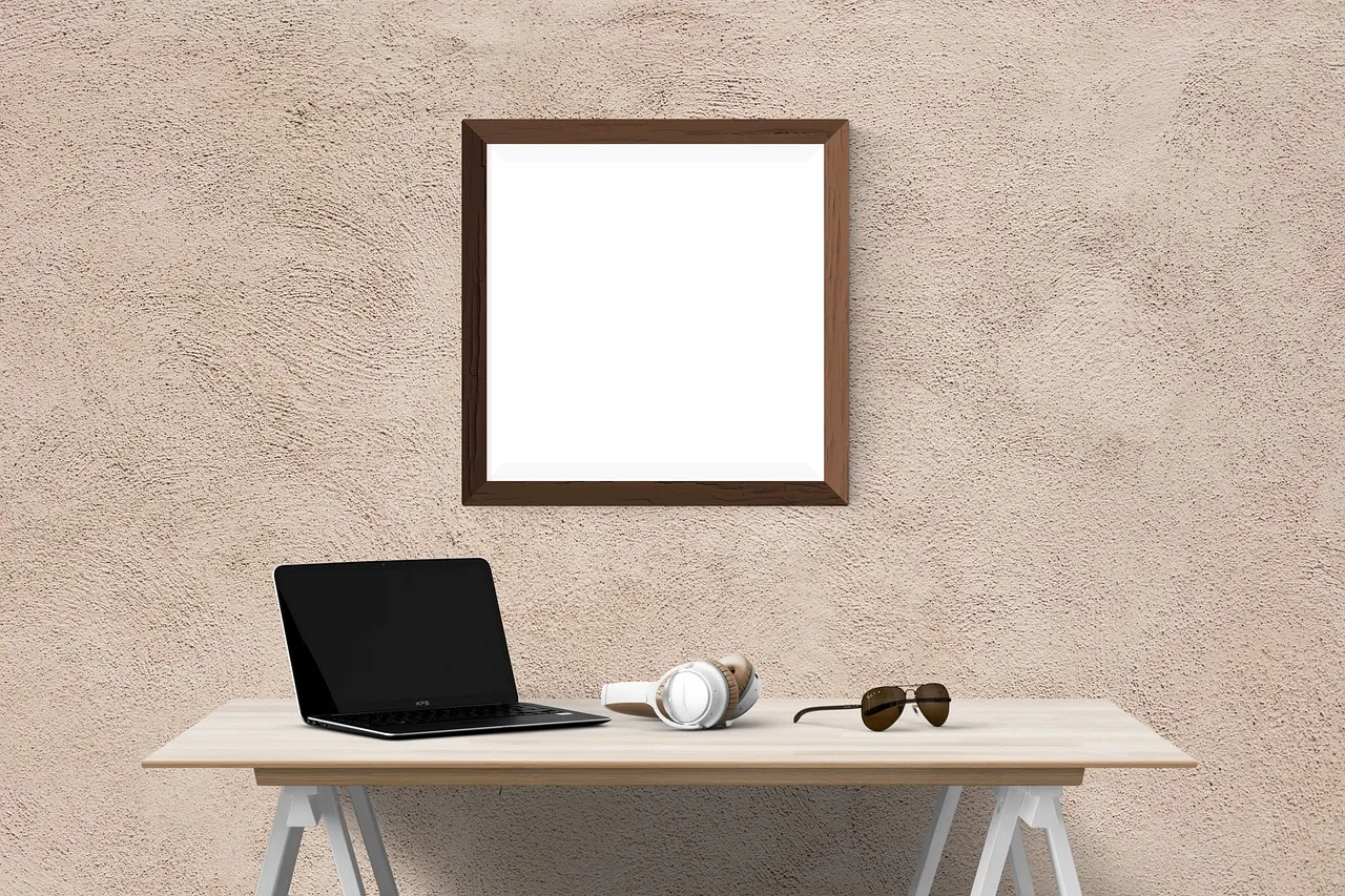 Kahverengi duvar iç mekan poster çerçeve mockup