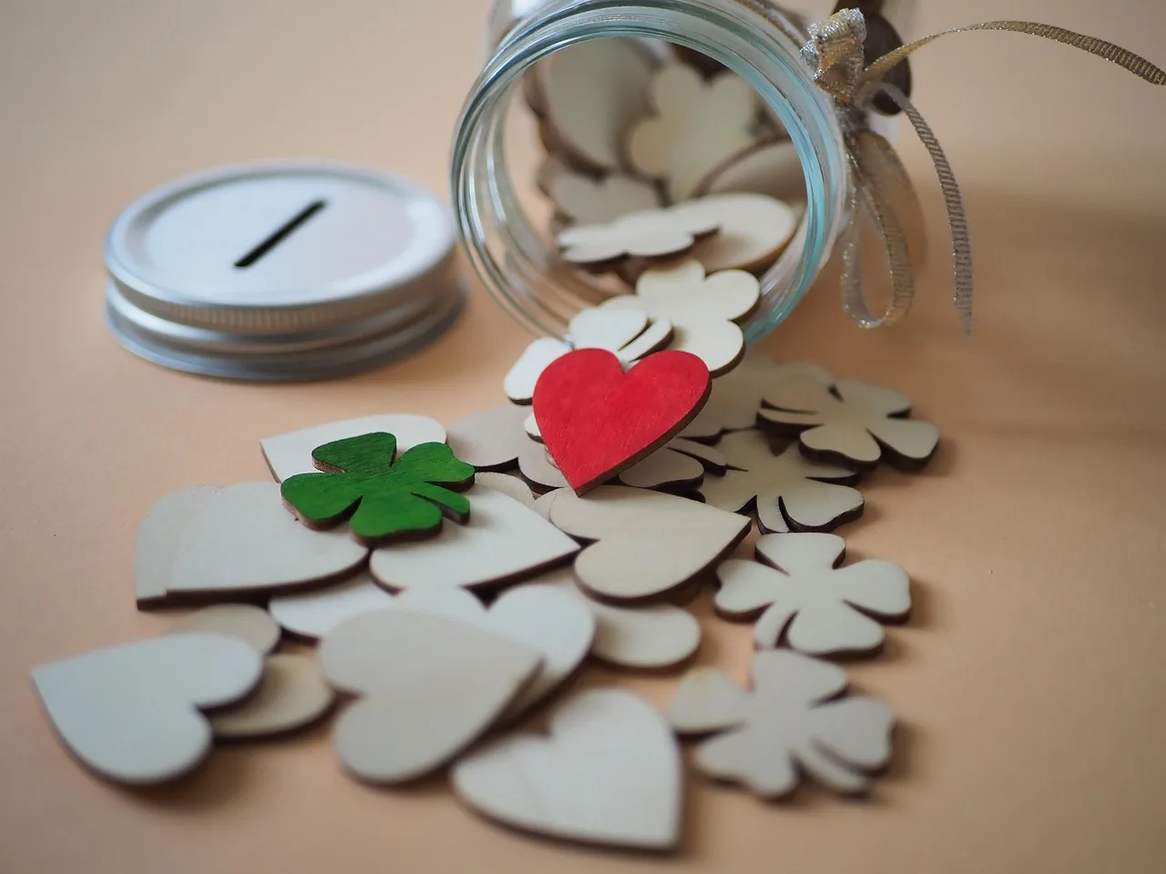 Kalpli cam aşk simgesi - romantik fotoğraf