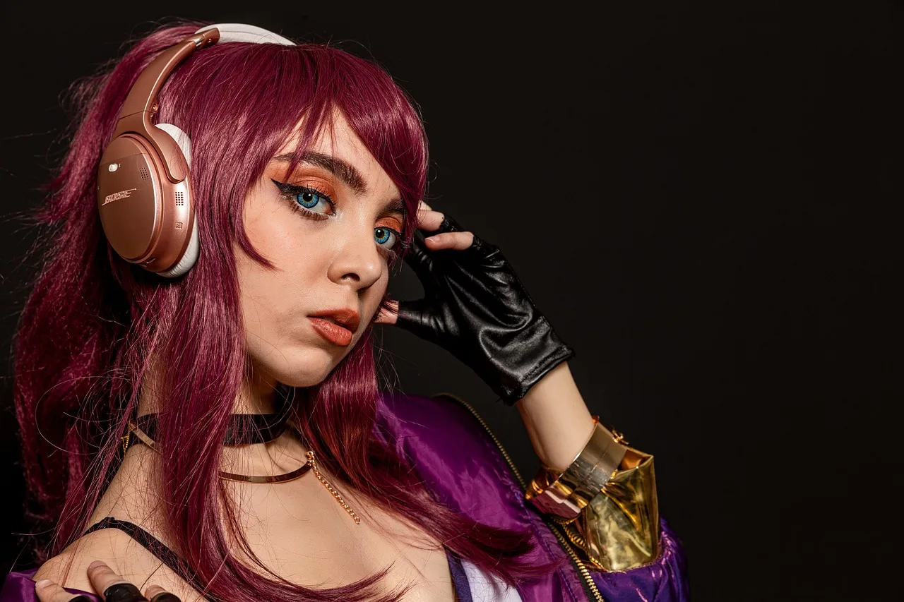 Kara saçlı cosplay kız portresi - sevimli anime