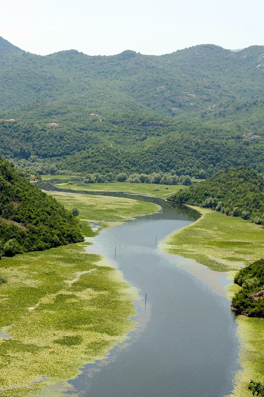 Karadağ dağları vadi manzarası doğa fotoğrafı