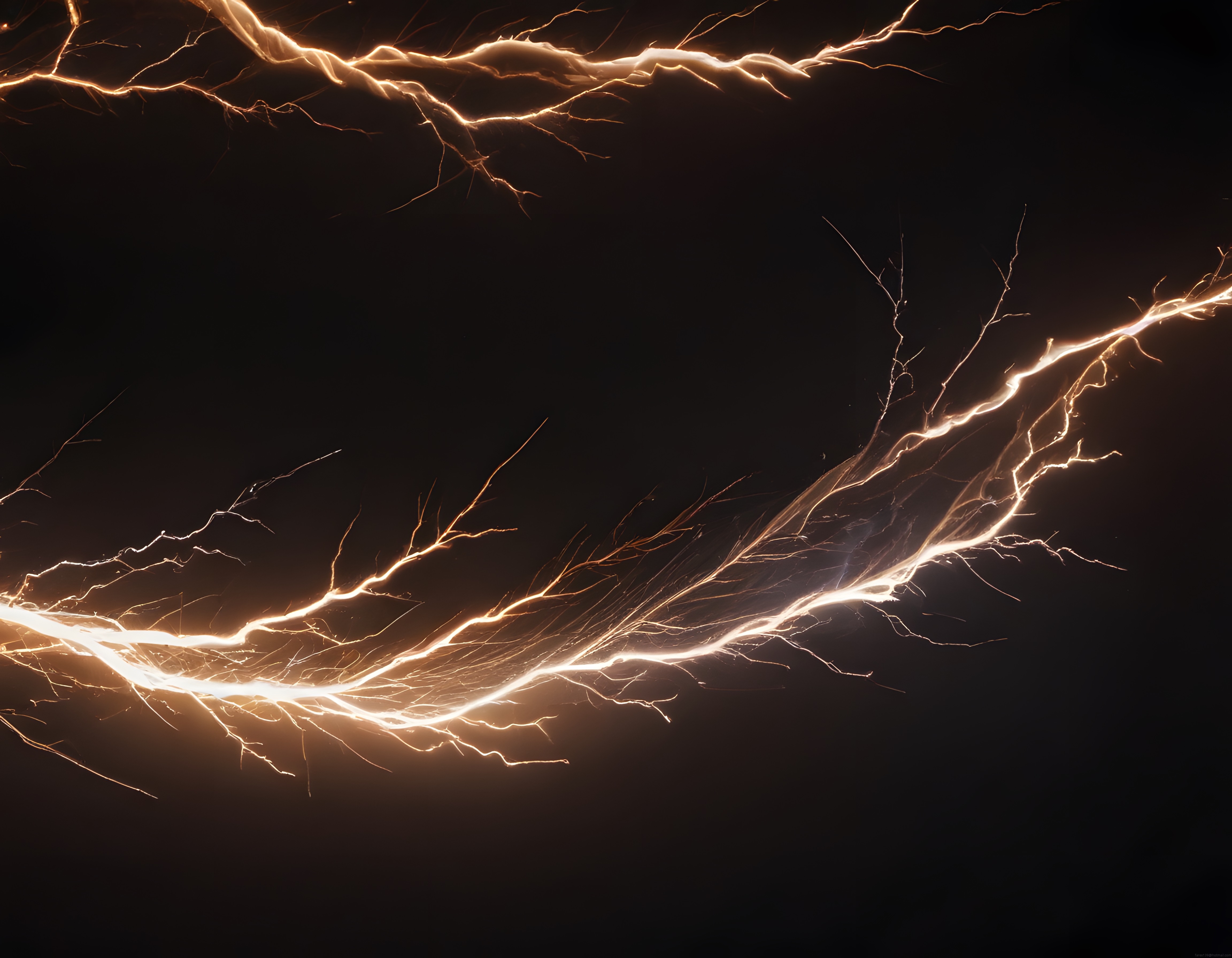 Karadelik Arka Planında Parıldayan Altın Sarısı Yıldırım ve Elektrik Arkı