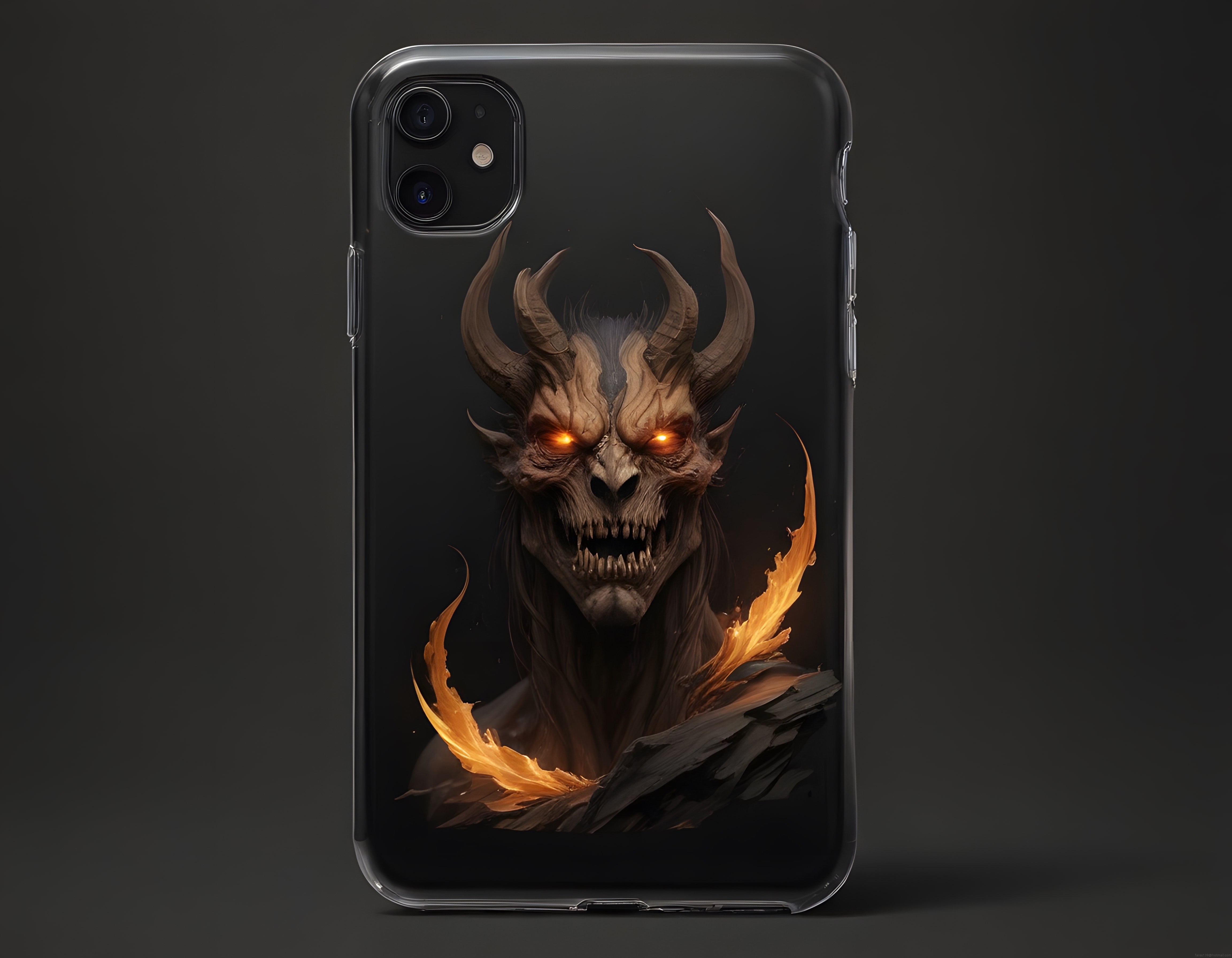 Karanlık Fantezi İblis Desenli Siyah iPhone Kılıfı ve Alev Detayları
