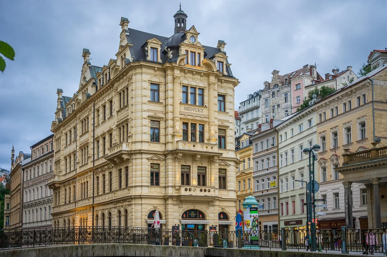 Karlovy Vary tarihi şehir merkezi mimari fotoğrafı