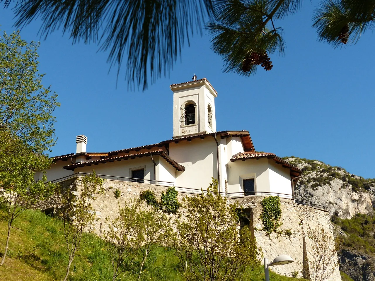 Kilise kulesi - Güzelyurt yerel tarihi yapı