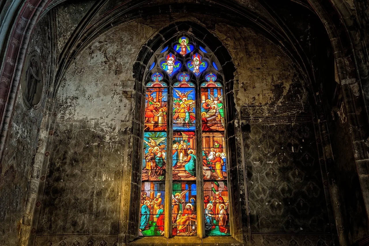 Kilise vitray penceresi - gotik katedral mimarisi