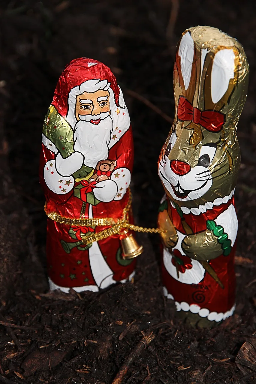 Kırmızı Noel Baba figürü çikolata temalı