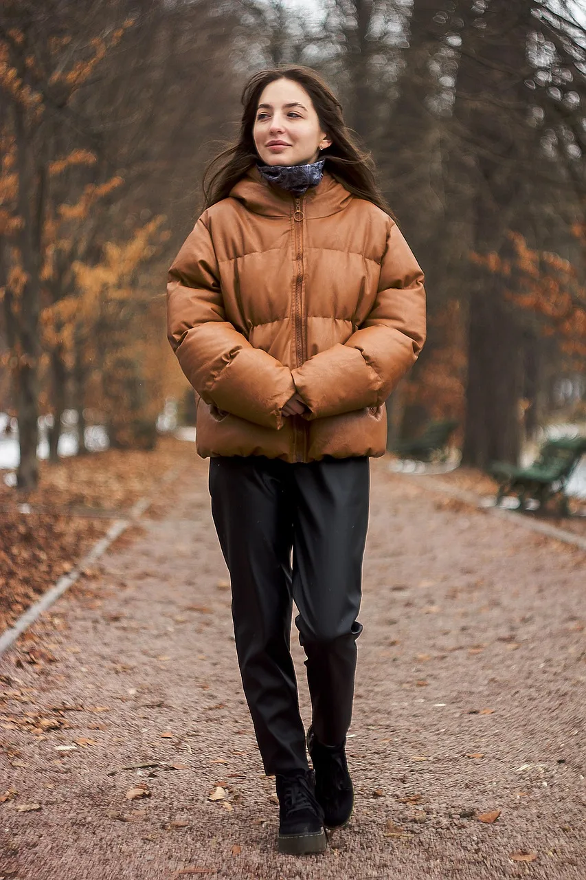 Kışlık şık kız portresi - moda fotoğrafı