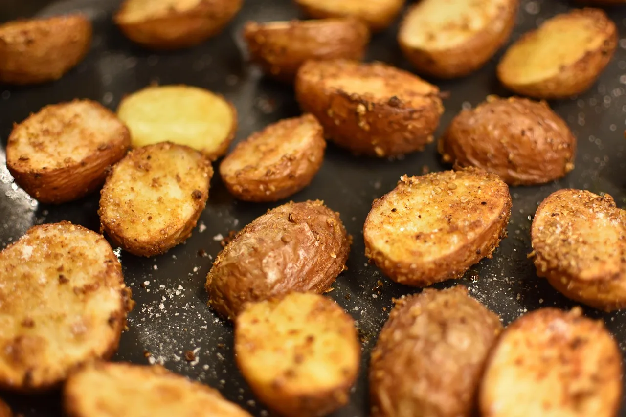 Kızarmış patates dilimleri - baharatlı lezzet