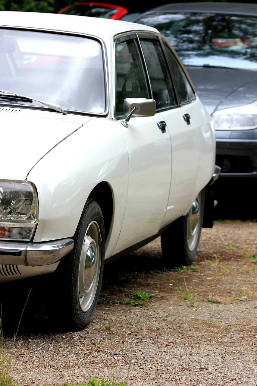 Klasik beyaz Citroën retro araba fotoğrafı