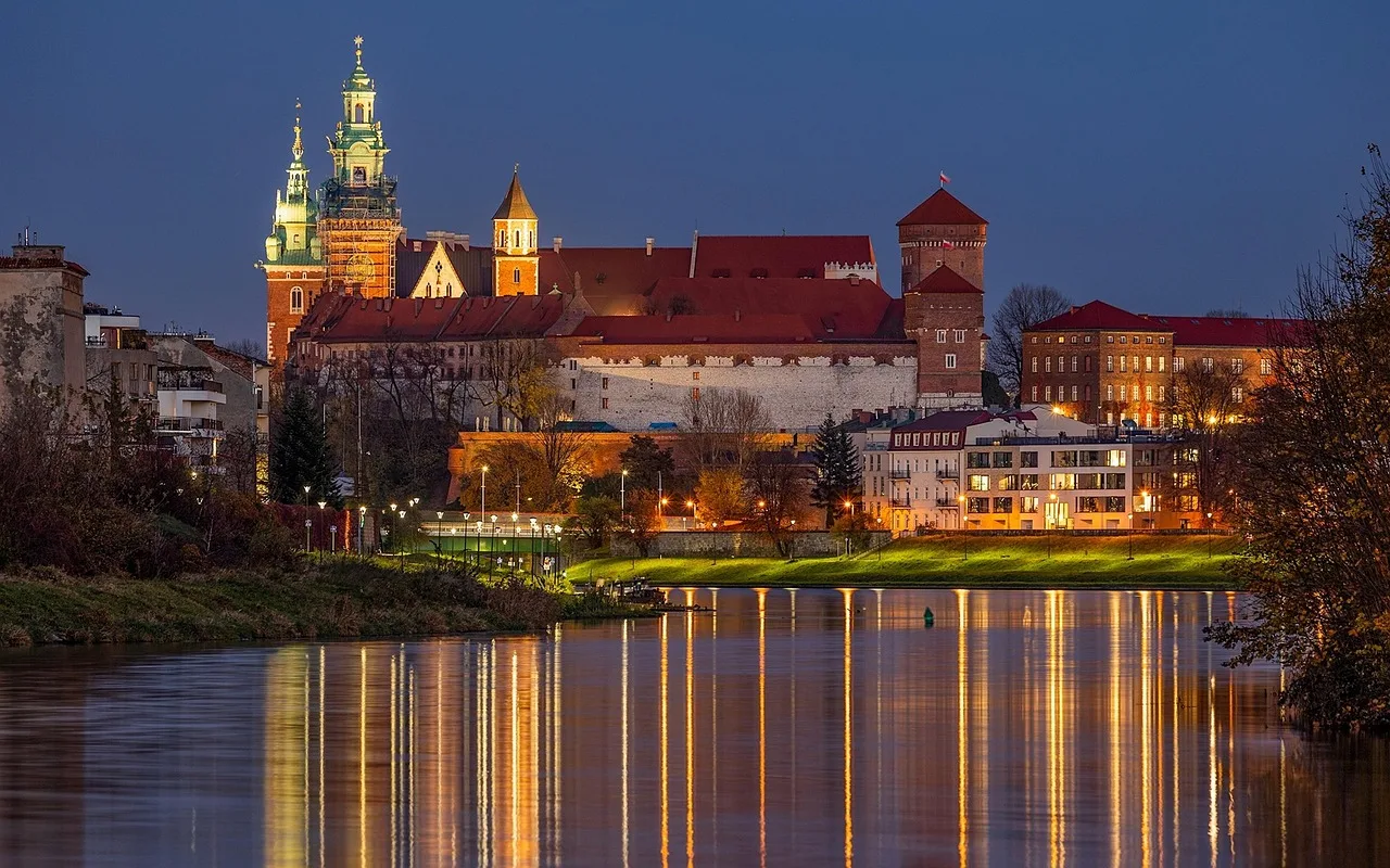 Krakow Wawel Kalesi gece manzarası - turistik fotoğraf