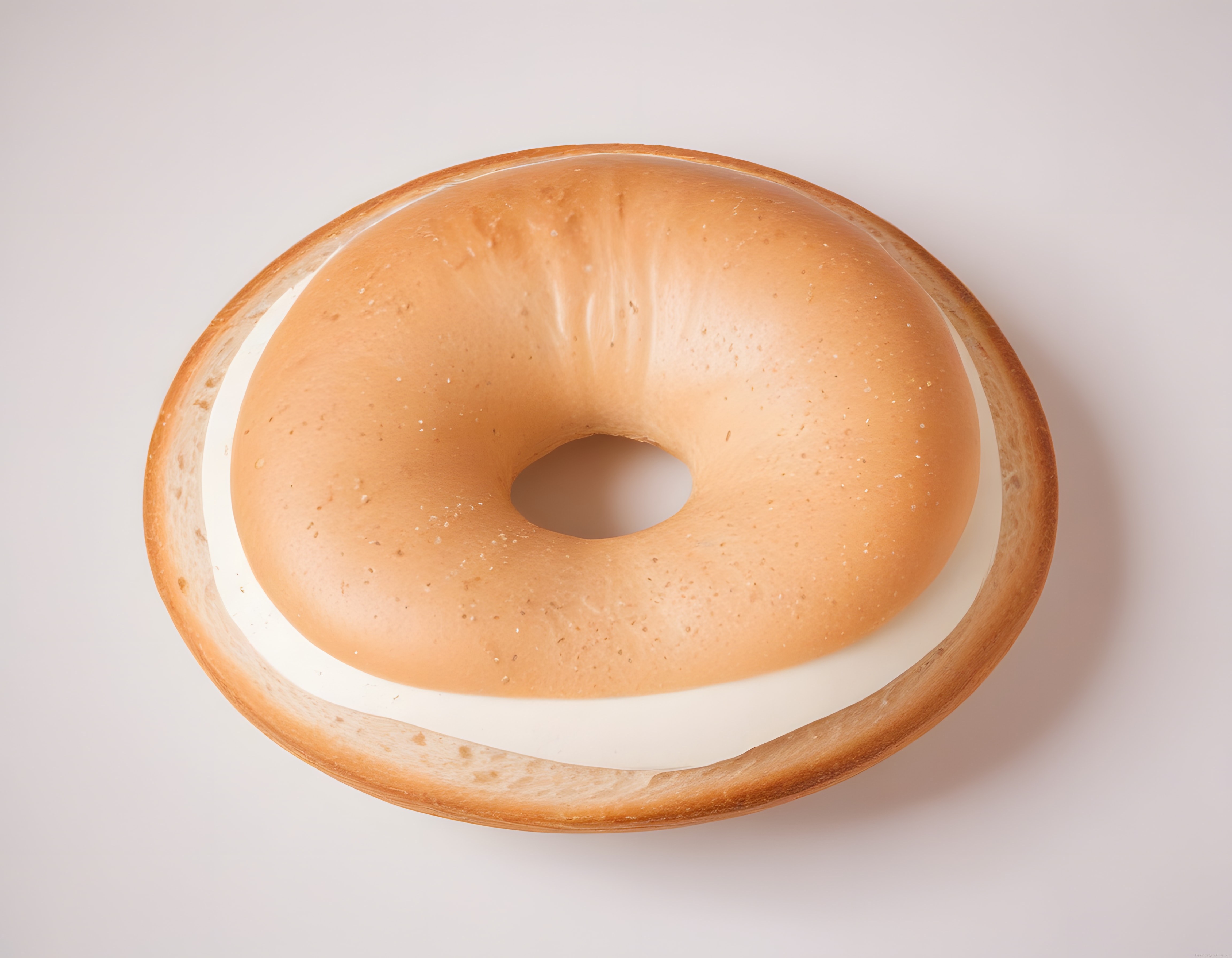 Krem peynirli bagel, beyaz zemin üzerinde üstten çekilmiş görüntü