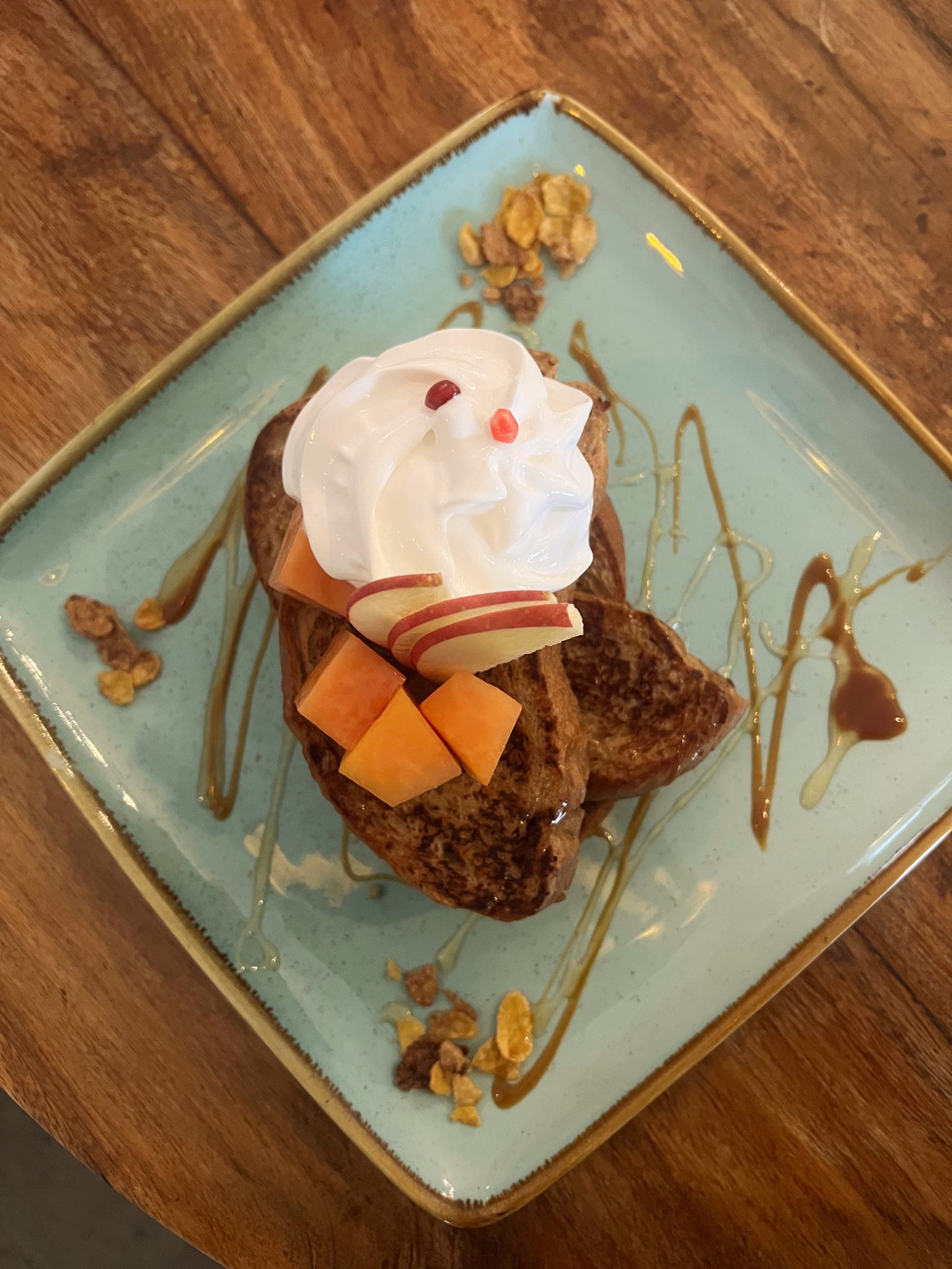 Kremalı ve Meyveli French Toast: Kahvaltı Sofranıza Lezzetli Tarif