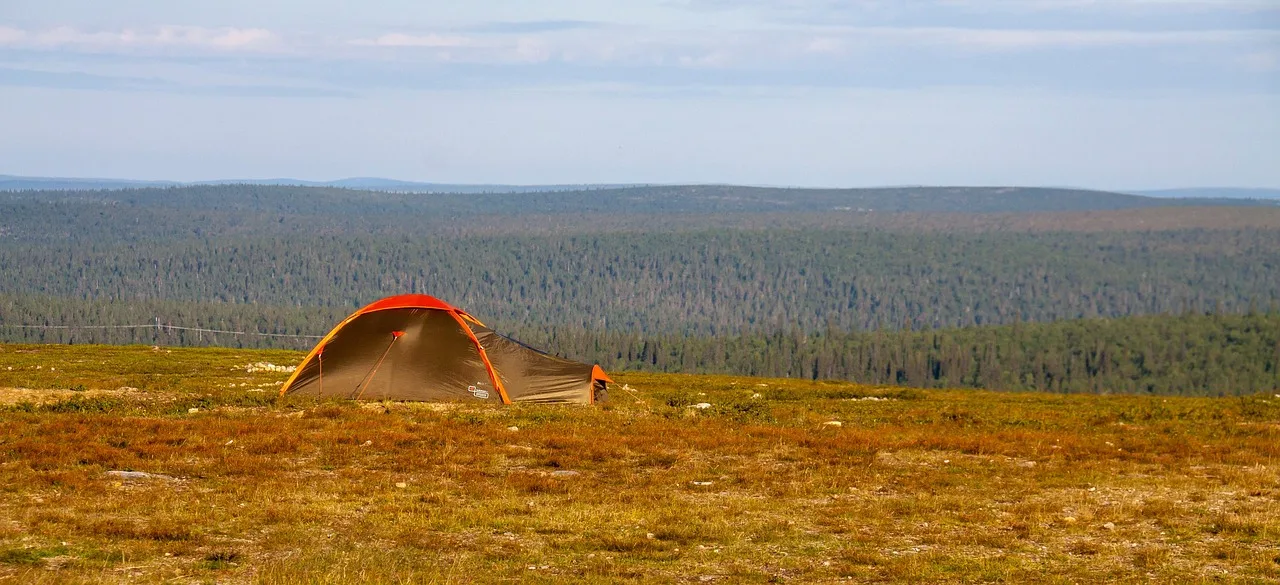 Lapland dağ manzaralı çadır kampı - konaklama