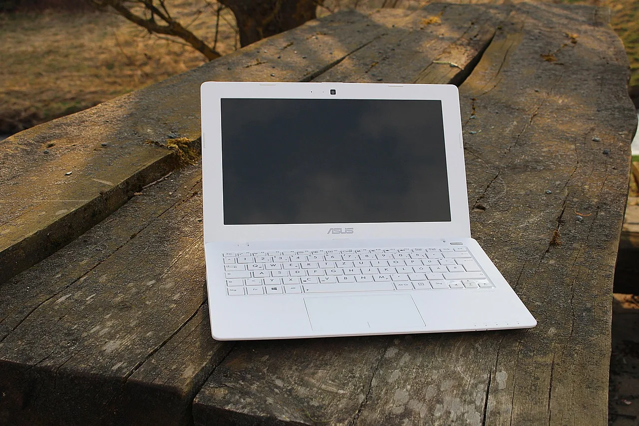 Laptop ve notebook çalışma ortamı - bağımsız iş