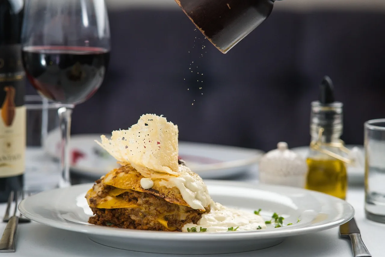 Lazanya tabağı sıcak İtalyan mutfağı - restoran fotoğrafı