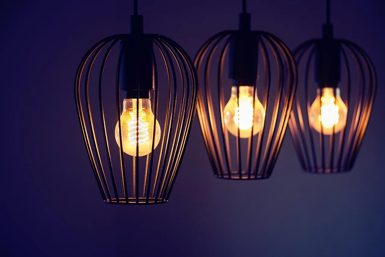 LED lamba retro tarzda aydınlatma fotoğrafı