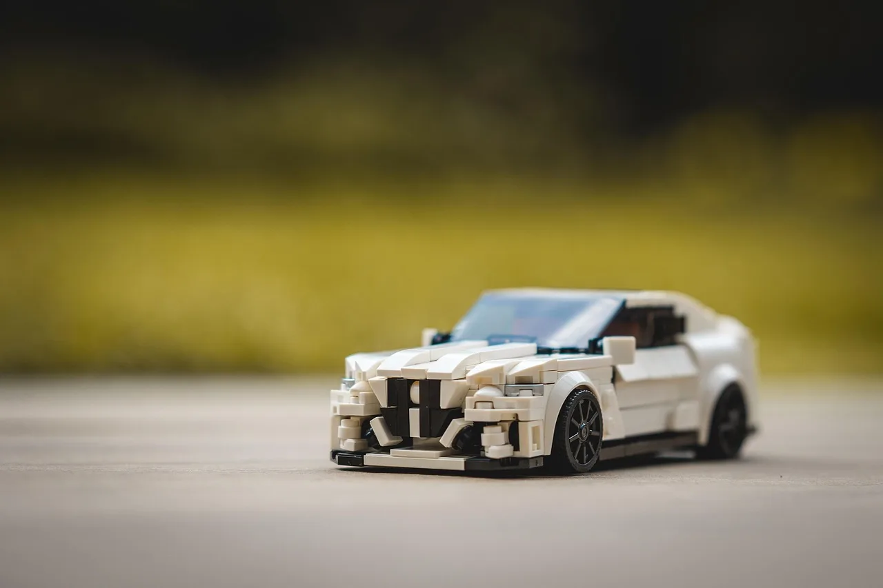 Lego araba motorlu oyuncak fotoğrafı - renkli otomobil