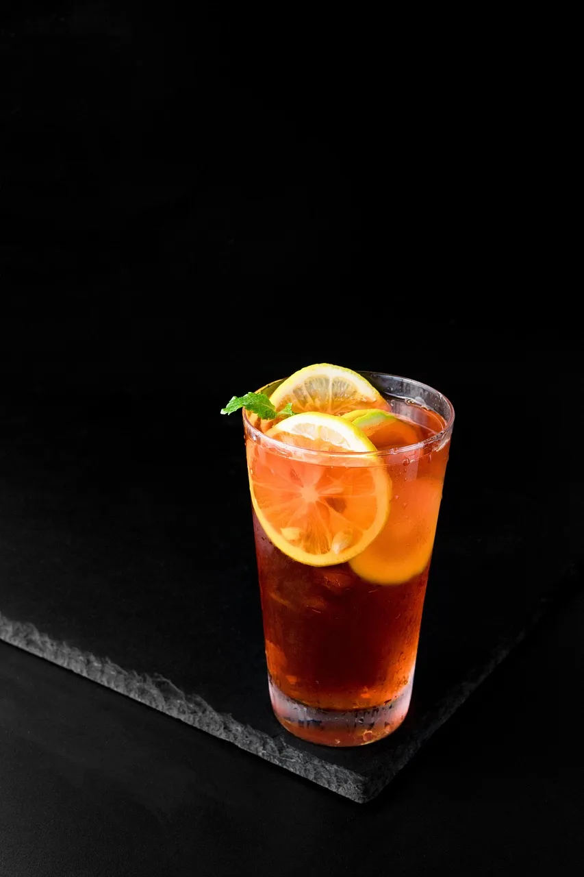 Limonlu buzlu içecek - ferahlatıcı yaz kokteyli