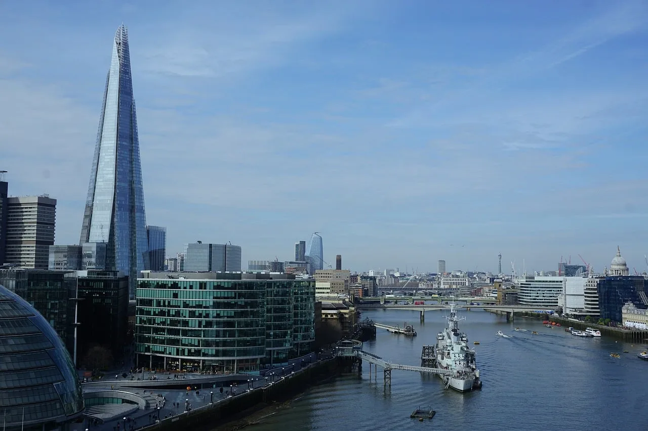 Londra nehir manzaralı gemi yolculuğu - seyahat fotoğrafı