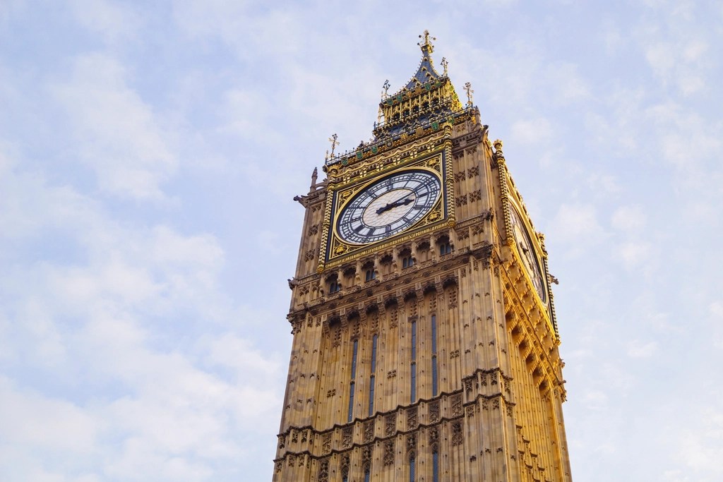 Londra'nın İkonik Big Ben Saat Kulesinin Yüksekten Çekim Görüntüsü