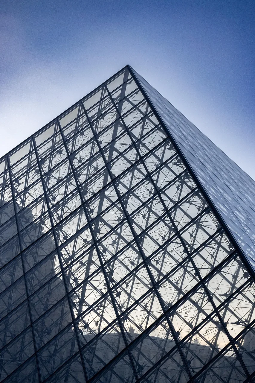 Louvre Müzesi Paris şehir mimarisi - tarihi yapı