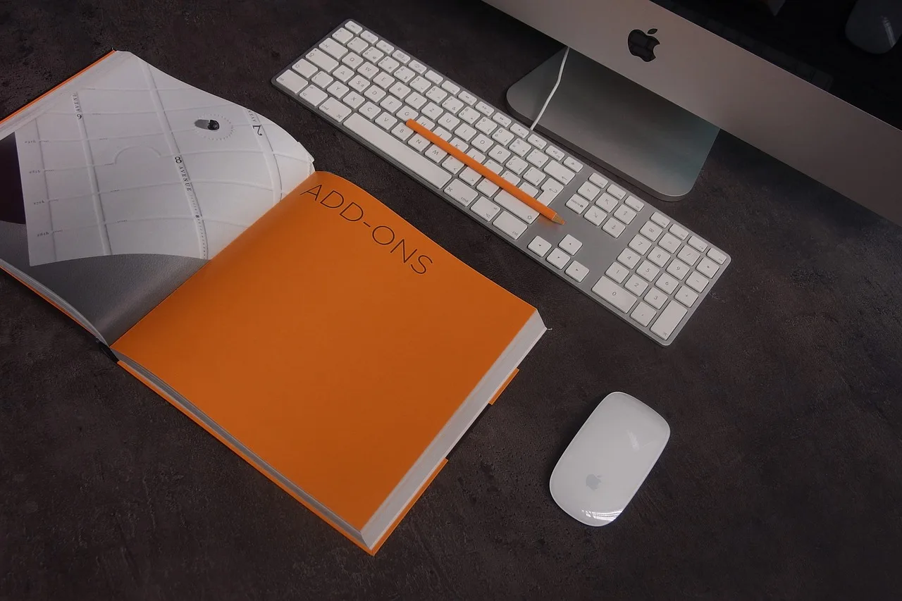 Mac bilgisayar ekranı - modern ev ofis
