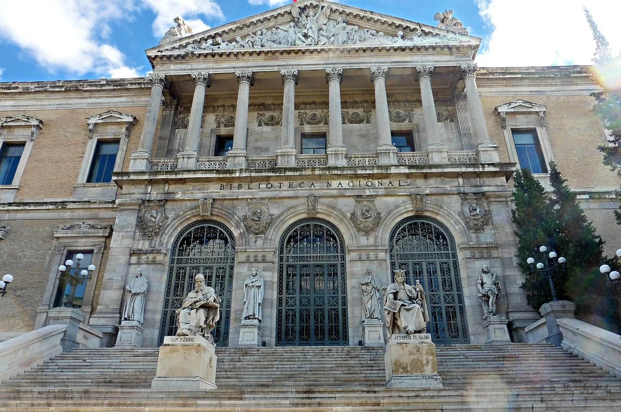 Madrid Ulusal Kütüphane binası - tarihi mimari fotoğraf