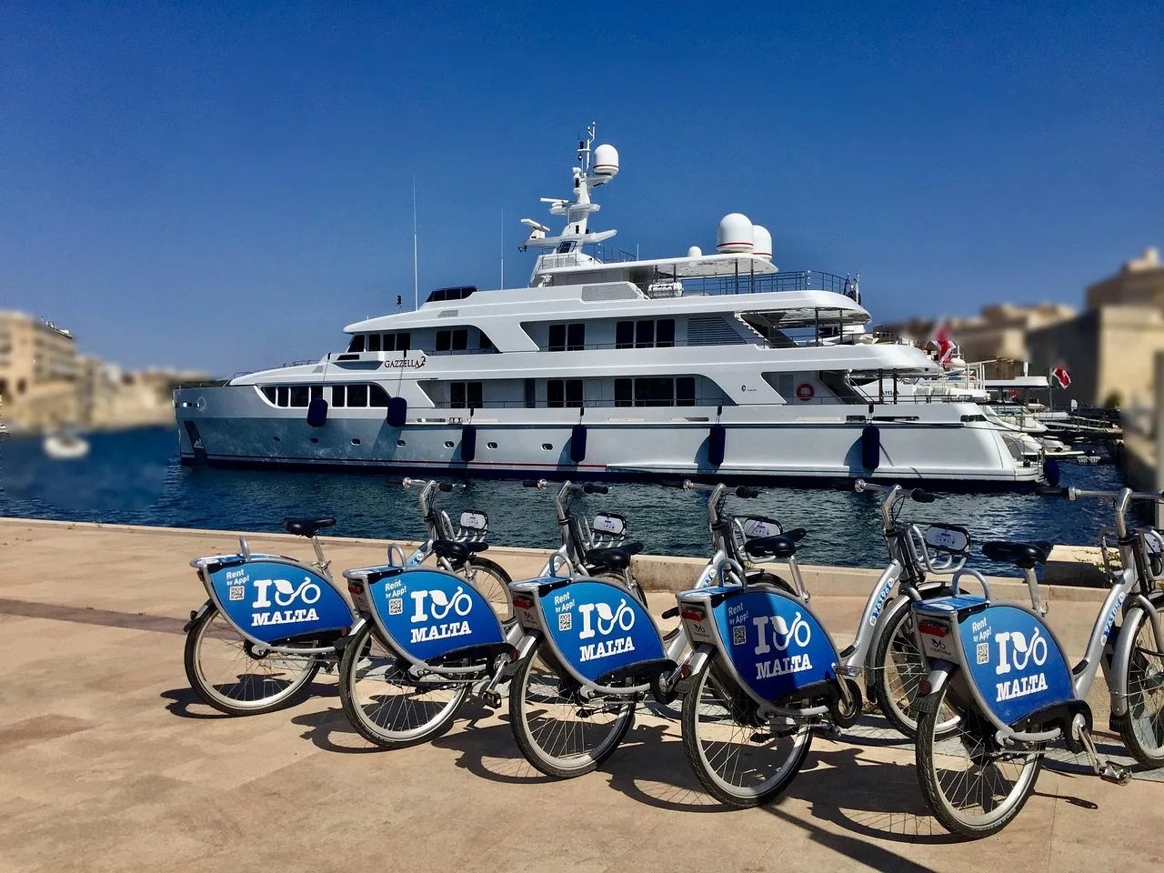 Malta limanı Vittoriosa manzarası - deniz ve tekne
