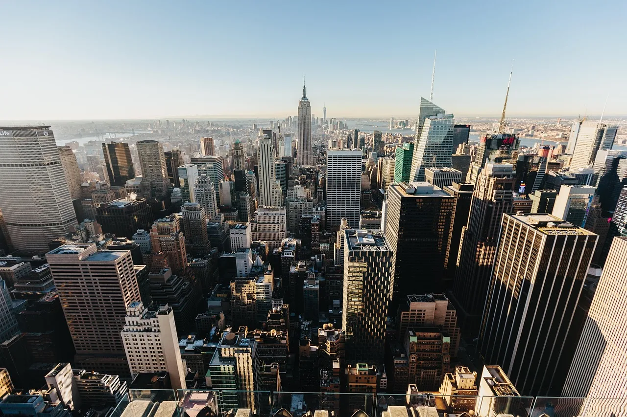 Manhattan gökdelenleri modern şehir silüeti - havadan görünüm