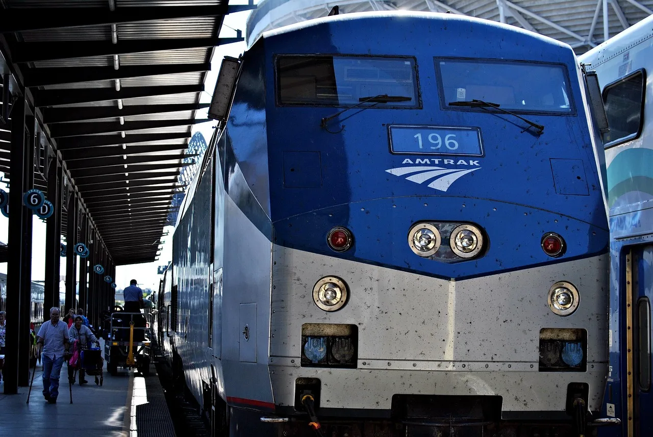 Mavi tren rayları - şehir içi yolculuk