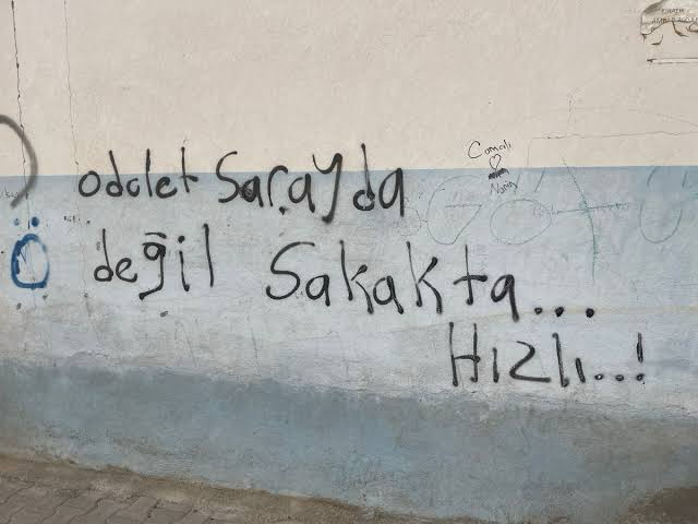 Adalet sarayda değil sokakta... Hızlı..!