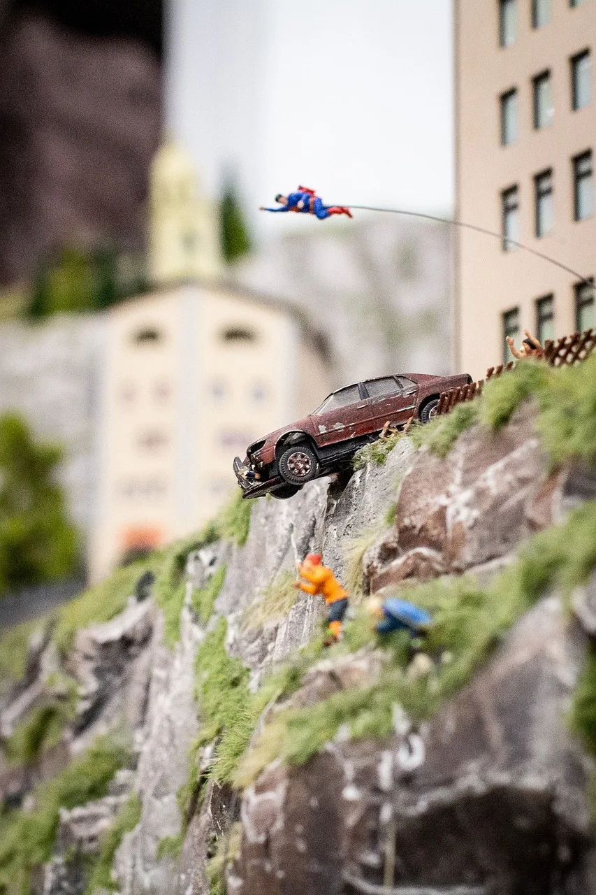 Miniatür süper kahraman figürleri - renkli koleksiyon