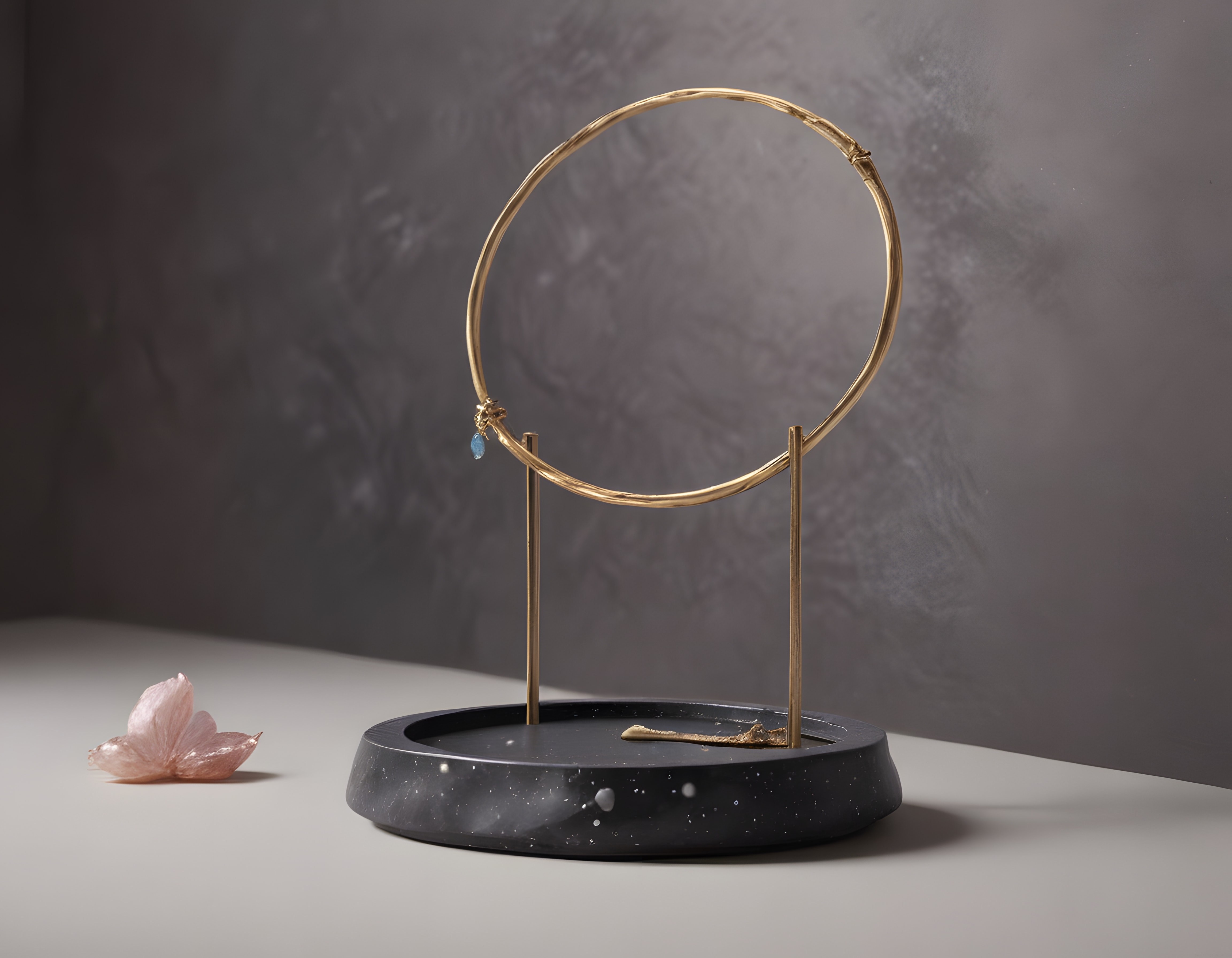 Minimalist Altın Halka ve Mermer Tabanlı Modern Dekoratif Sanat Obje