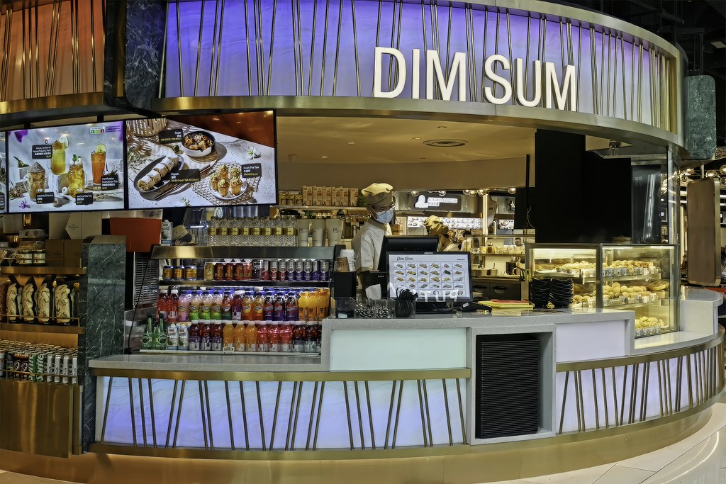 Modern AVM İçinde Asya Lezzetleri Sunan Dim Sum Standı ve İçecek Tezgahı