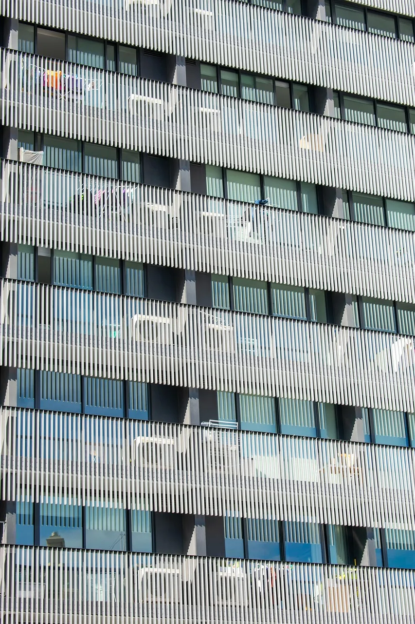Modern bina dış cephe tasarımı - şehir balkon
