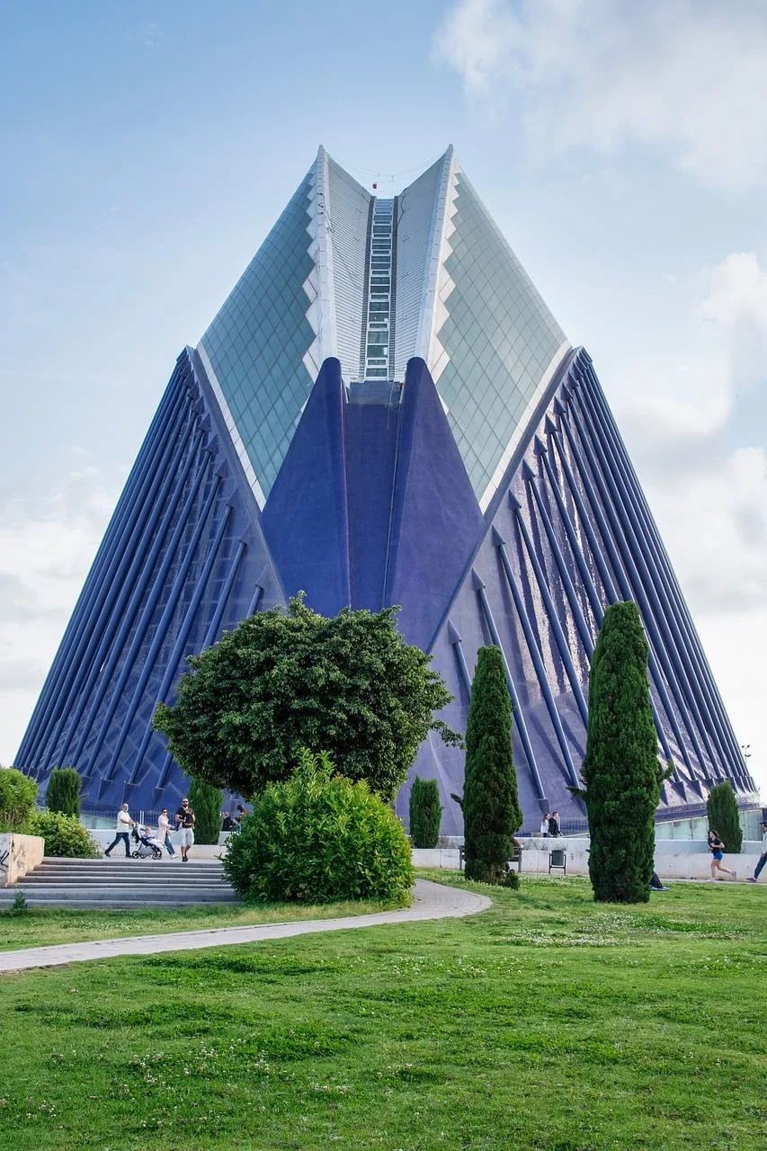 Modern müze bahçesi panoramik mimari fotoğrafı