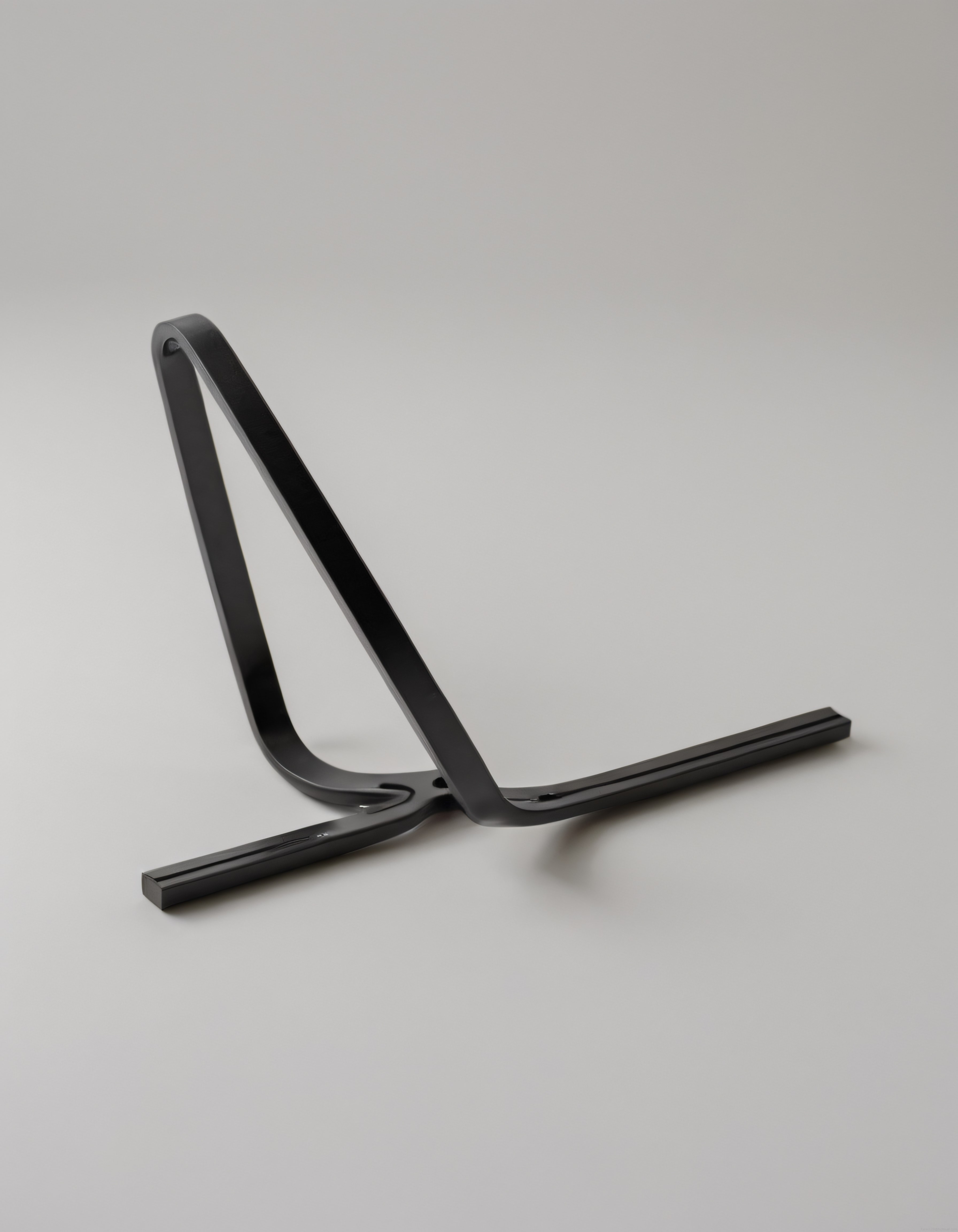 Modern Siyah Metal Stand ve Geometrik Dekoratif Obje Sanatsal Tasarım