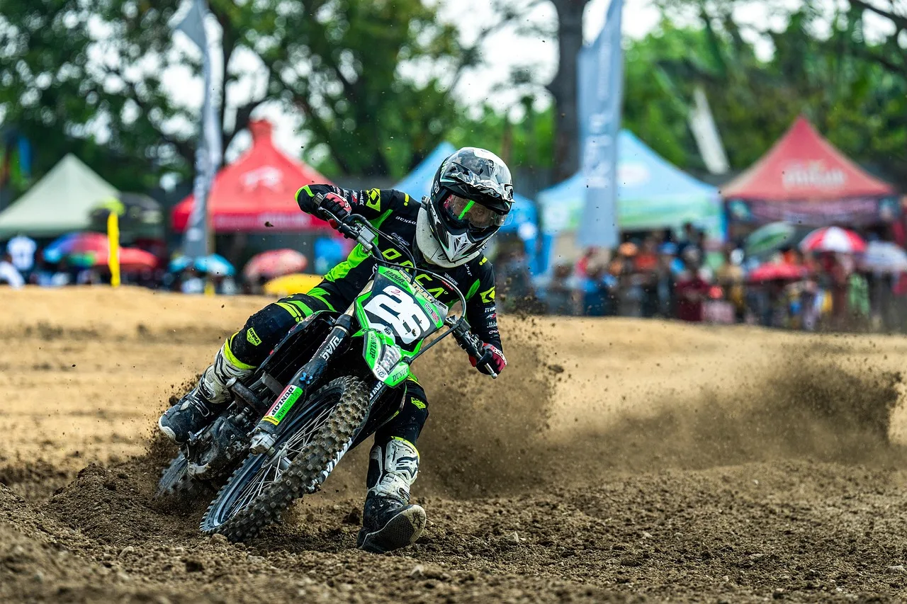 Motokros stunt motosiklet fotoğrafı - aksiyon dolu