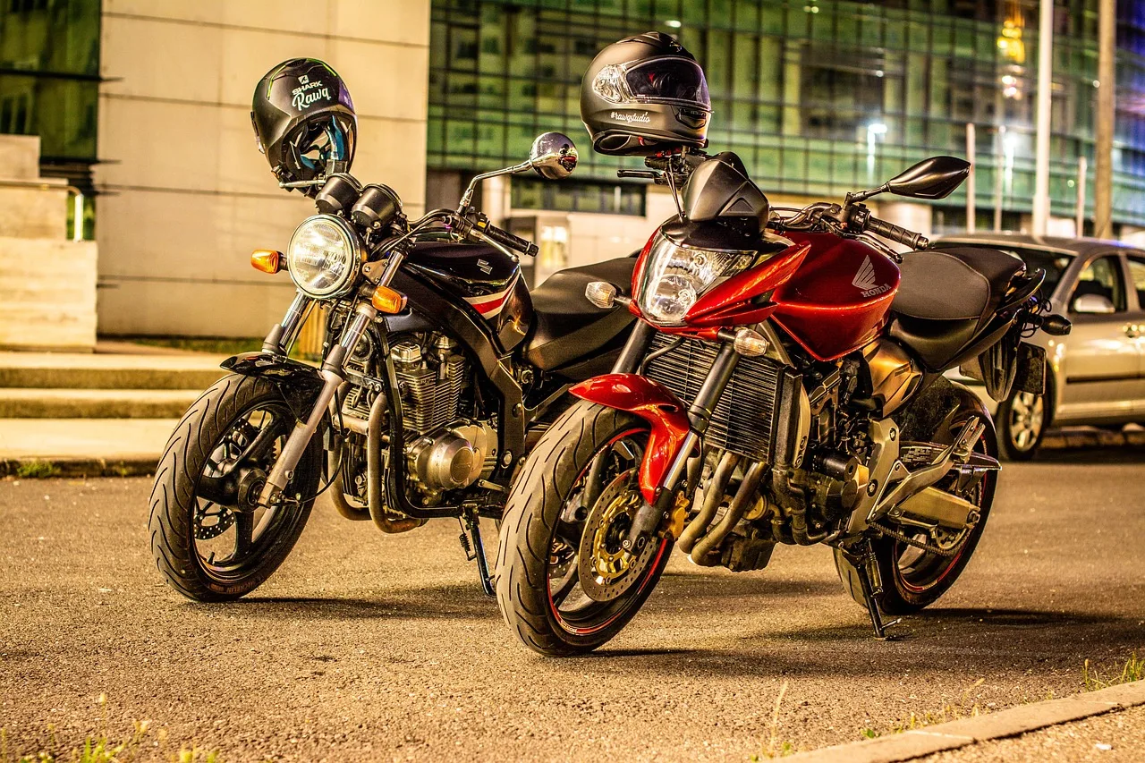 Motosiklet klasik motorlu yolculuk - chromed detaylı