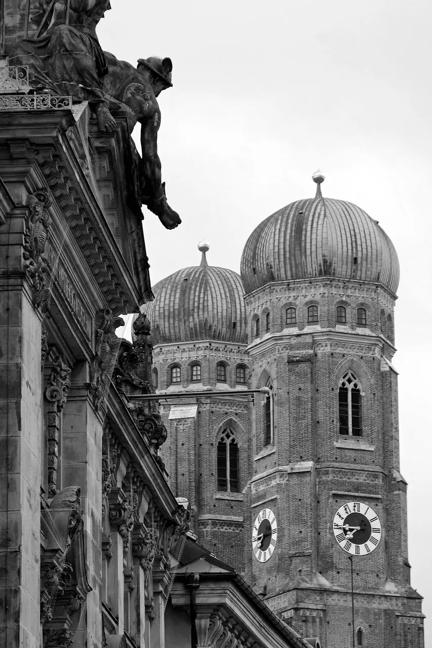 Münih kilise kulesi mimarisi - tarihi yapı
