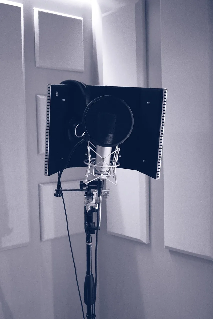 Müzik stüdyosu ekipmanları ve karışım kontrol paneli
