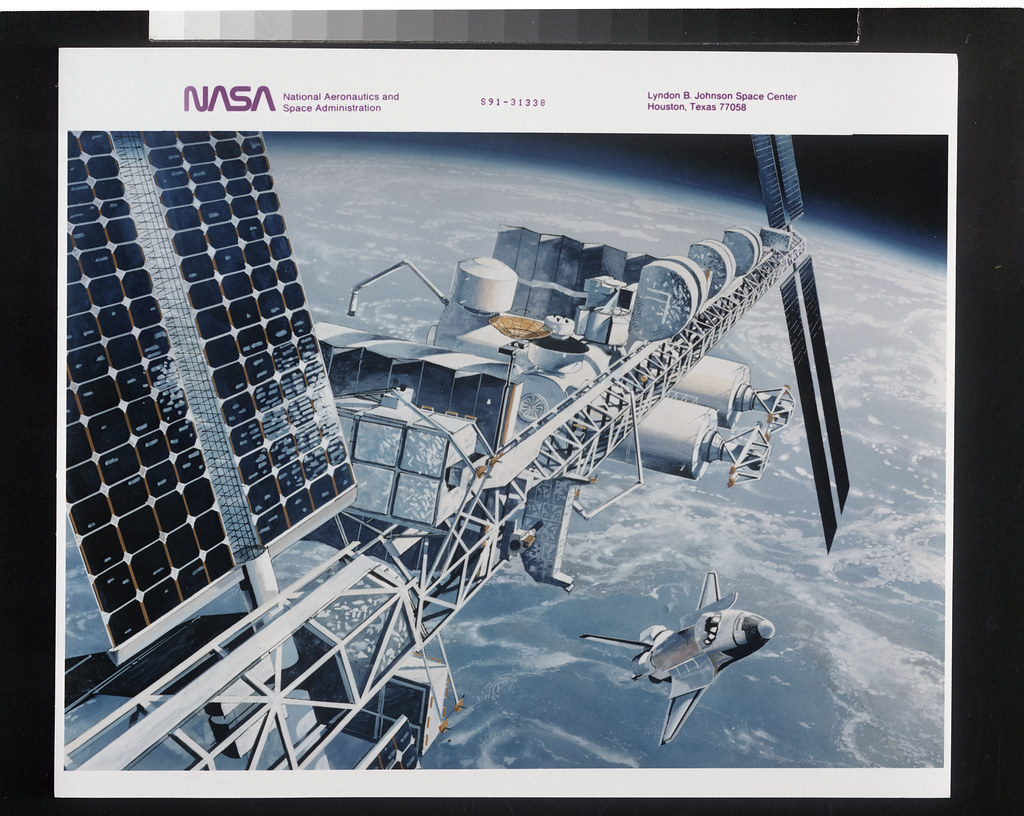 NASA'nın uzay istasyonu ve mekiğinin dünya yörüngesindeki detaylı çizimi
