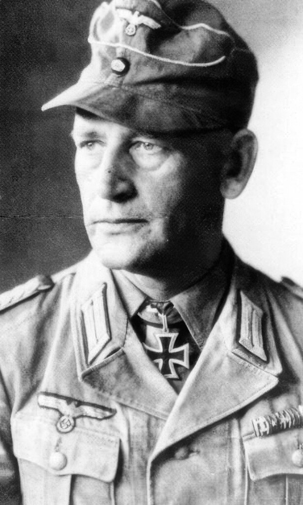 Nazi Askeri Portresi: II. Dünya Savaşı Dönemi Siyah Beyaz Tarihsel Fotoğraf