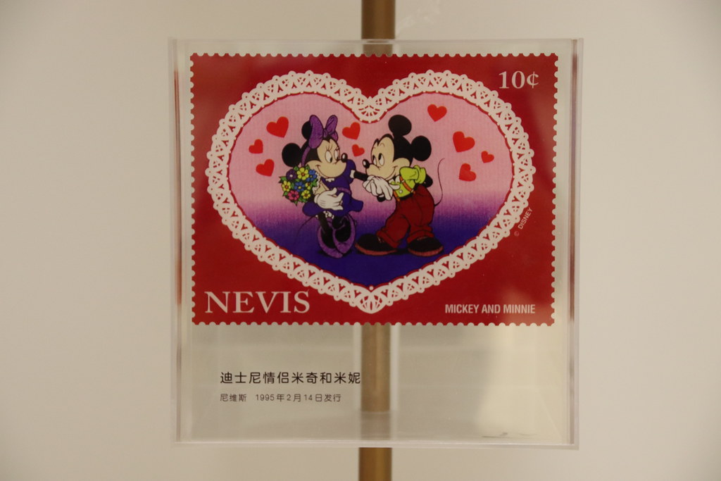 Nevis Adası'ndan 1995 Tarihli Mickey ve Minnie Mouse Temalı Sevgililer Günü Pulu